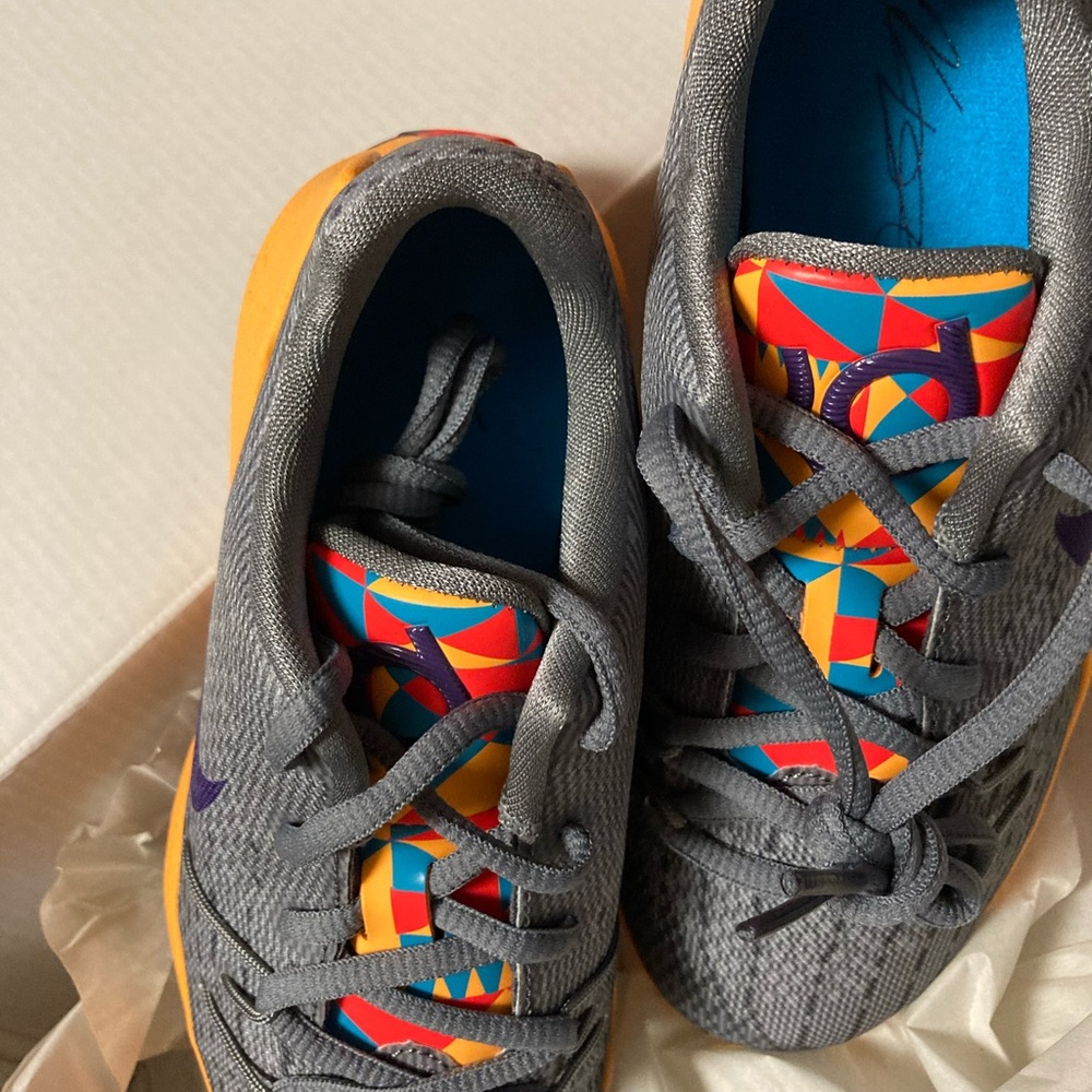 NEW IN BOX NIKE  KD8 Youth 13 Sneakers